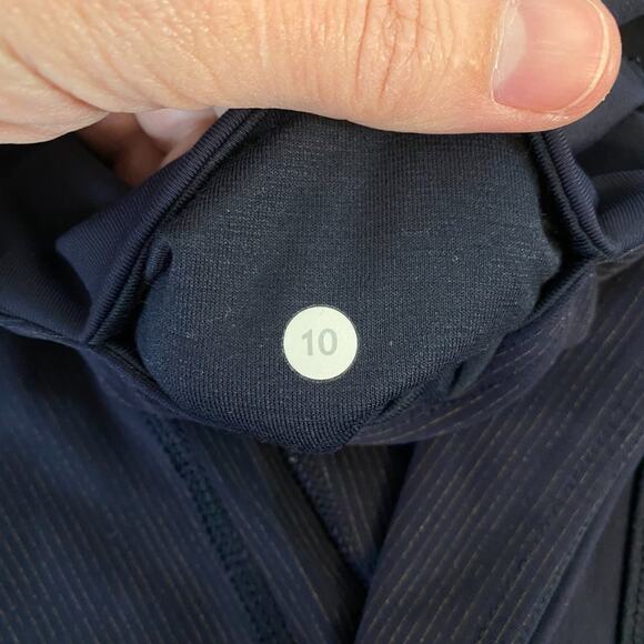 Lululemon Cropped Leggings Mesh details Blue Size 10 - Picture 7 of 8